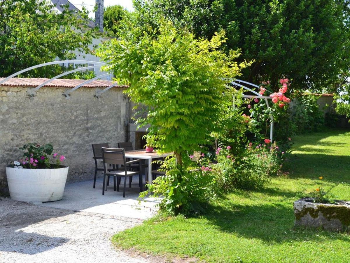 Gite Viticole Avec Jardin Clos, Terrasse, Jeux Et Visites De Distillerie En Charente - Fr-1-653-30 Villa Lignieres-Sonneville Exterior photo